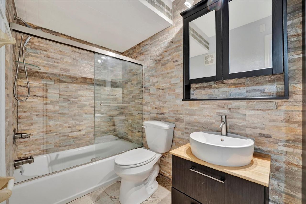 5800 Hollywood Boulevard, Unit 115, Sarasota, FL 34231 Photo