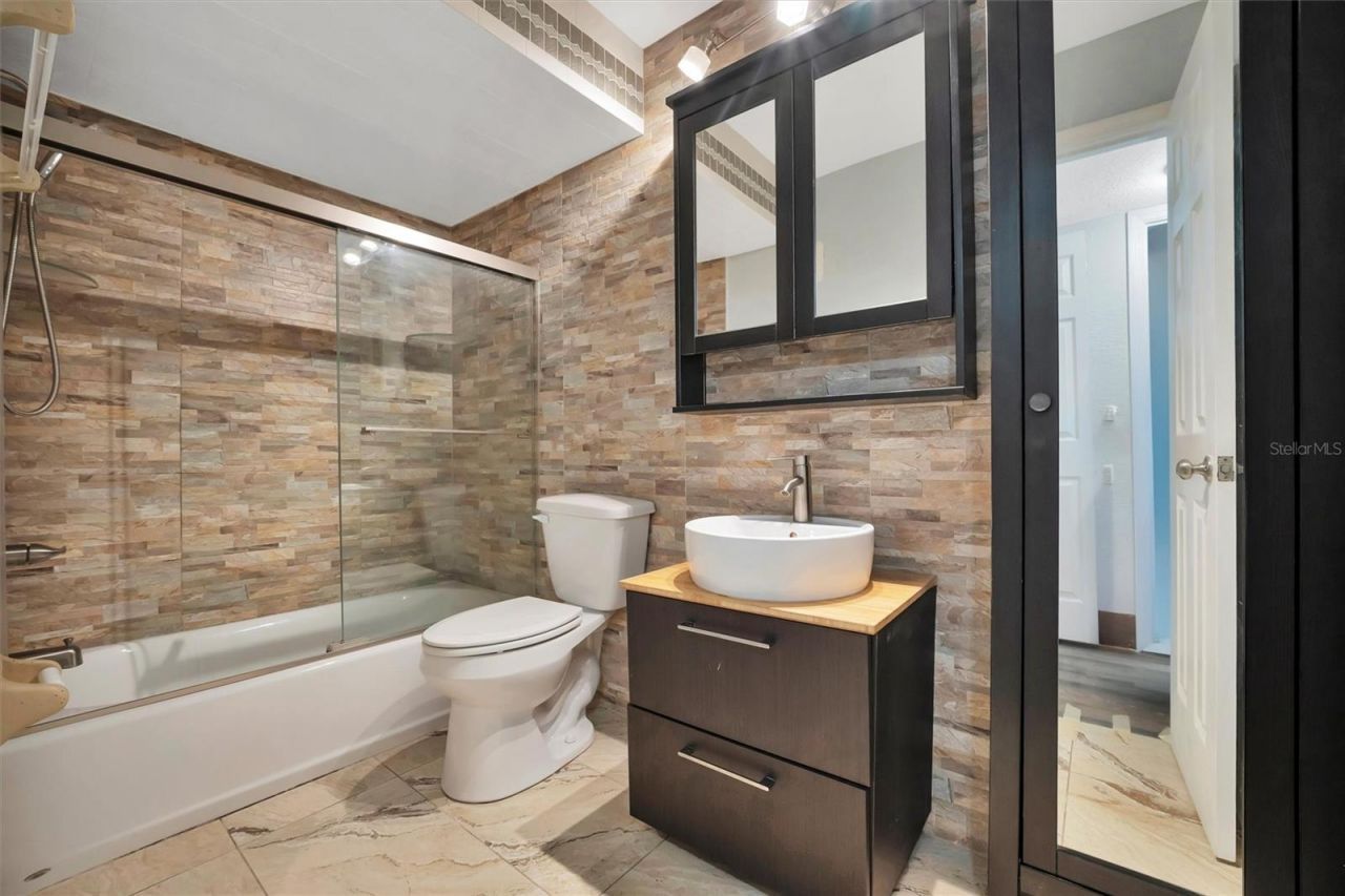 5800 Hollywood Boulevard, Unit 115, Sarasota, FL 34231 Photo