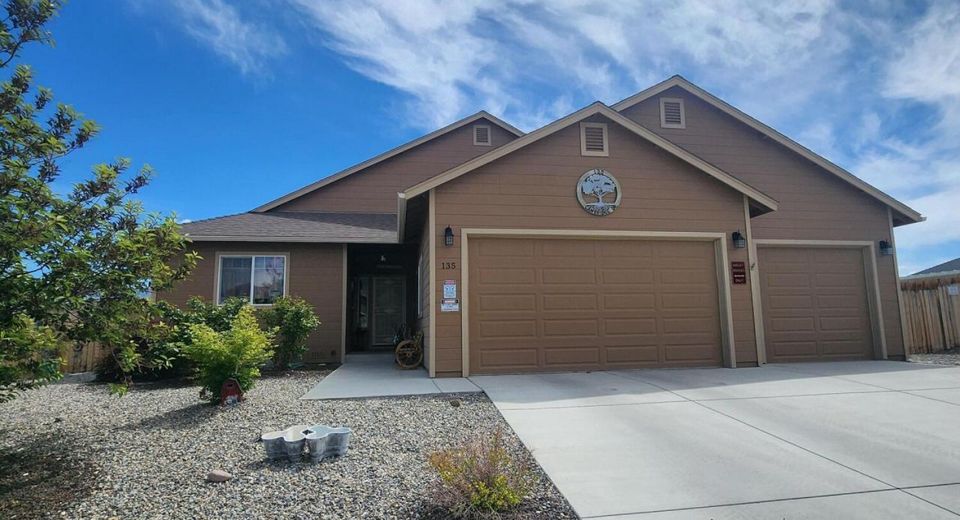 135 Cambridge Drive, Dayton, NV 89403 Photo