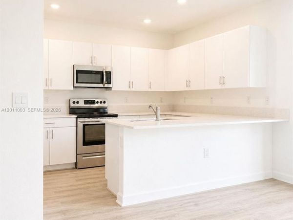 925 NE 211th St , Unit 925, Miami, FL 33179