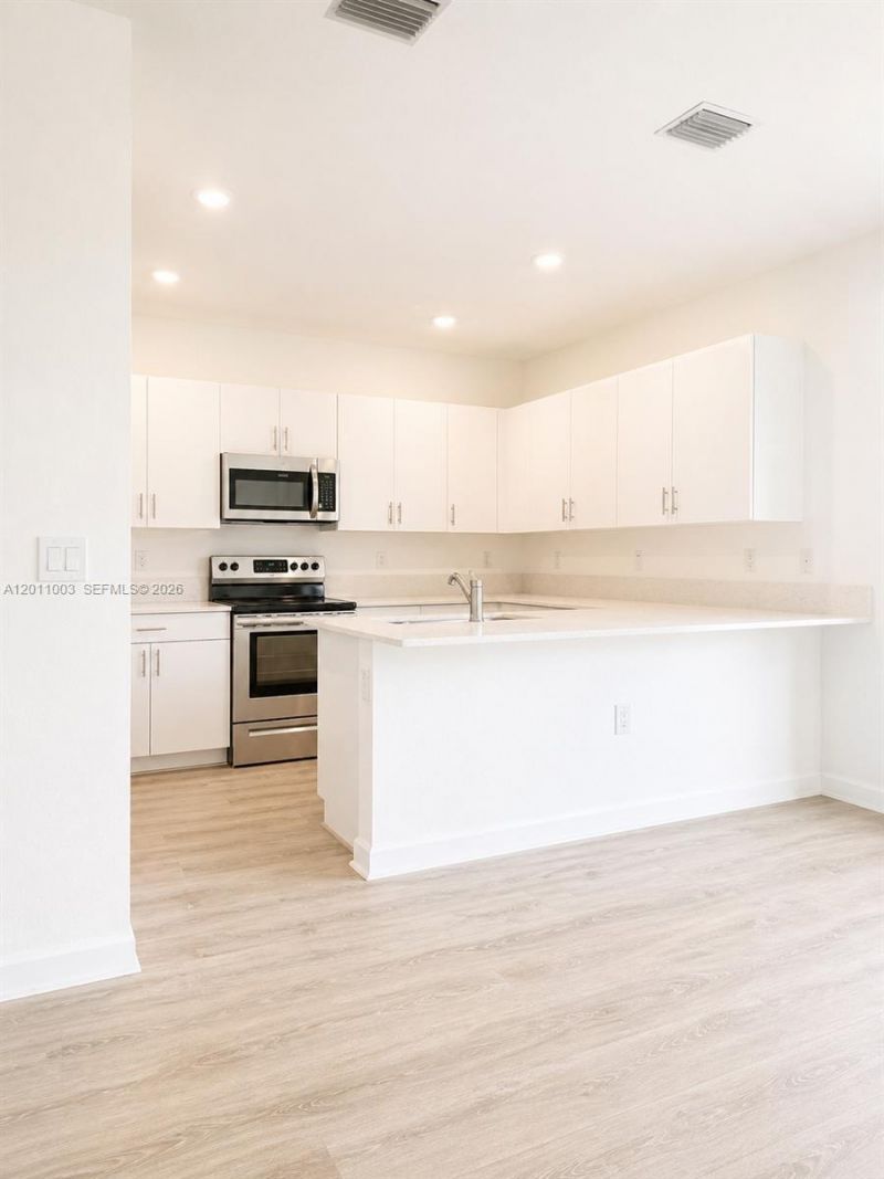 925 NE 211th St, Unit 925, Miami, FL 33179 Photo