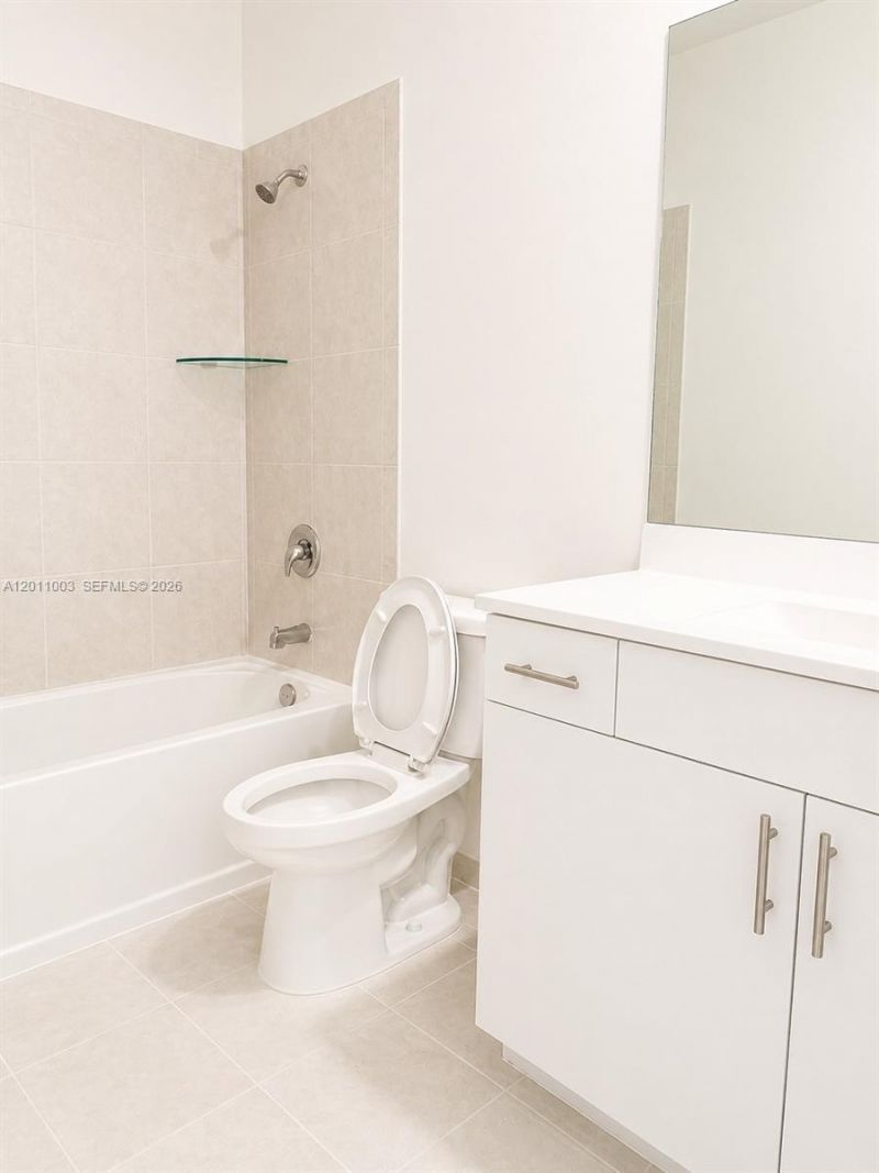 925 NE 211th St , Unit 925, Miami, FL 33179 Photo
