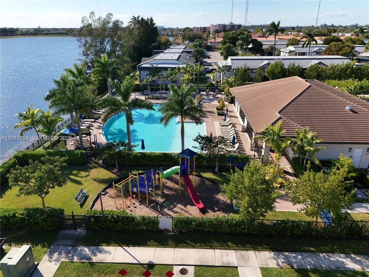 925 NE 211th St, Unit 925, Miami, FL 33179 Photo