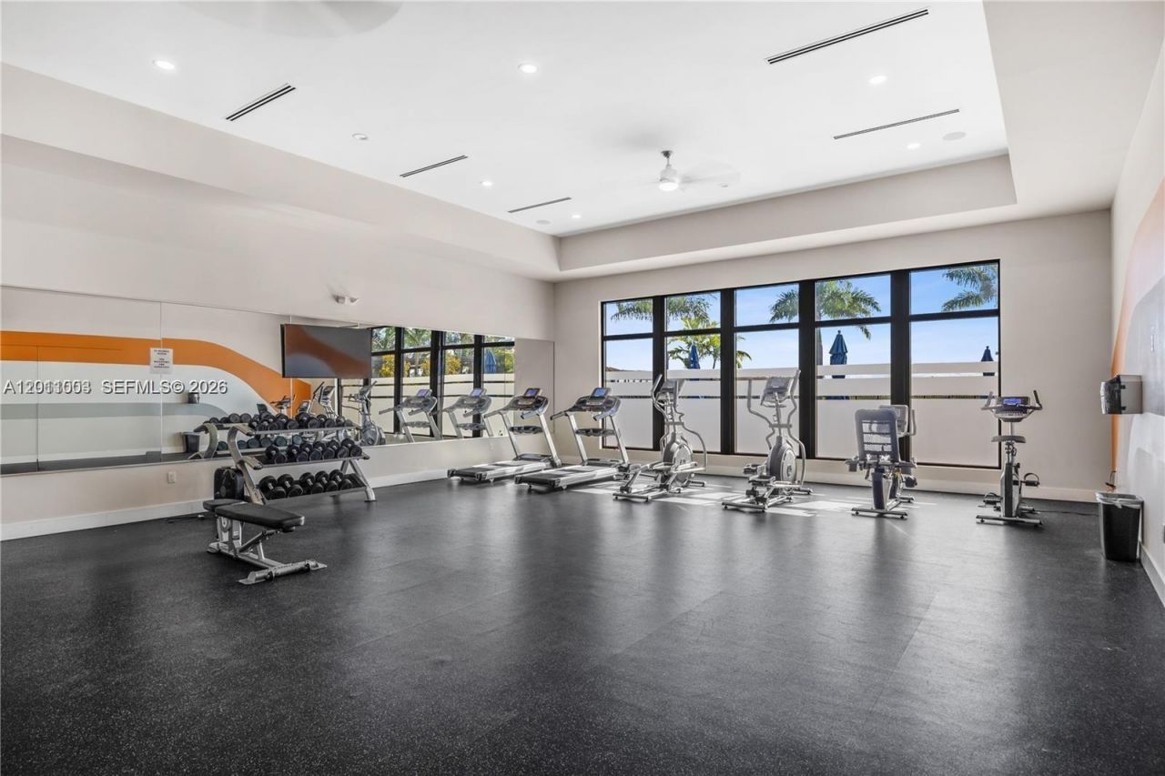 925 NE 211th St, Unit 925, Miami, FL 33179 Photo