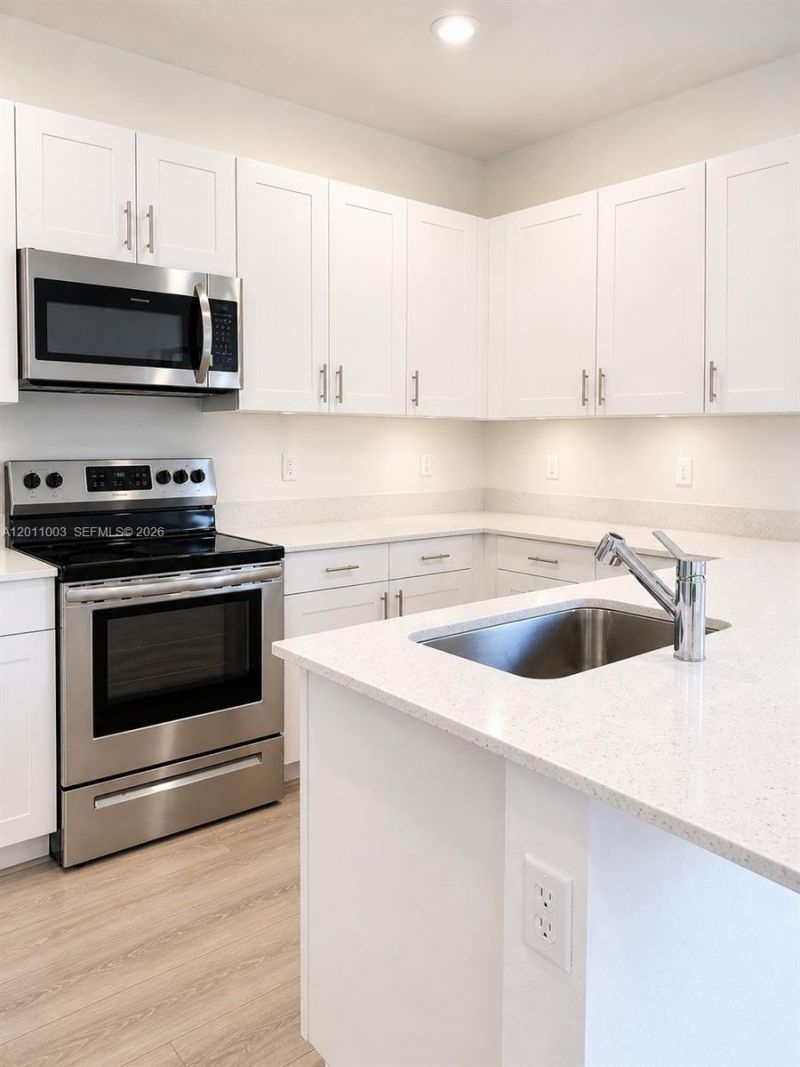 925 NE 211th St, Unit 925, Miami, FL 33179 Photo