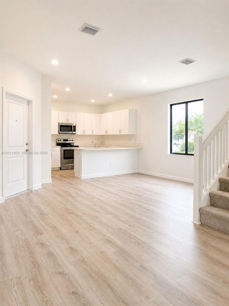 925 NE 211th St , Unit 925, Miami, FL 33179 Photo
