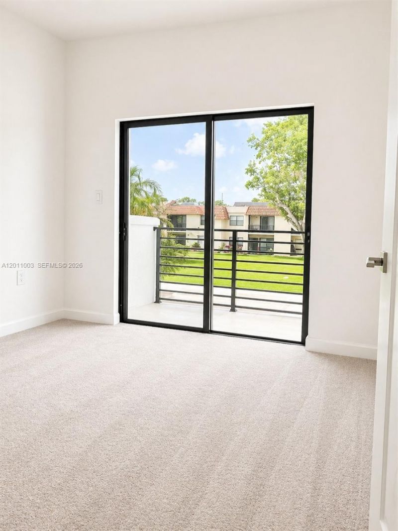 925 NE 211th St , Unit 925, Miami, FL 33179 Photo