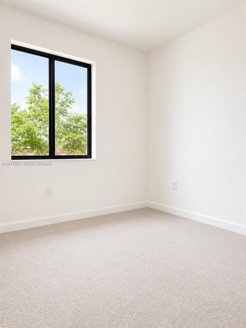 925 NE 211th St , Unit 925, Miami, FL 33179 Photo