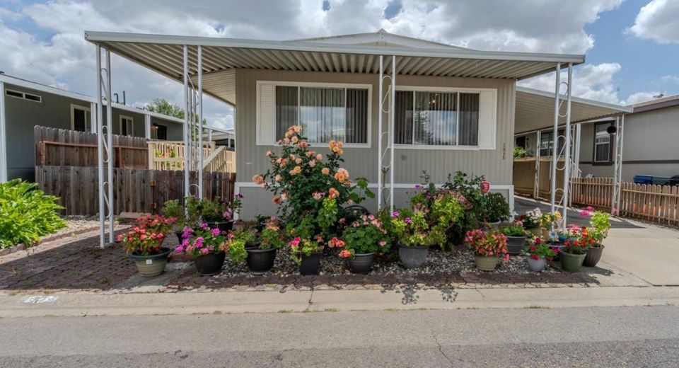 8214 Tiki Ln, Sacramento, CA 95828 Photo