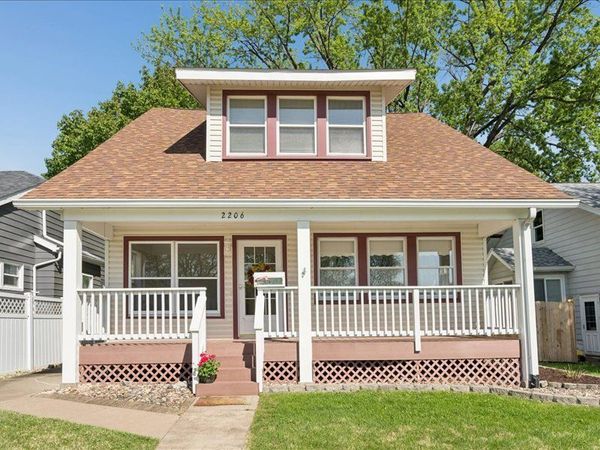 2206 6th Street , Moline, IL 61265