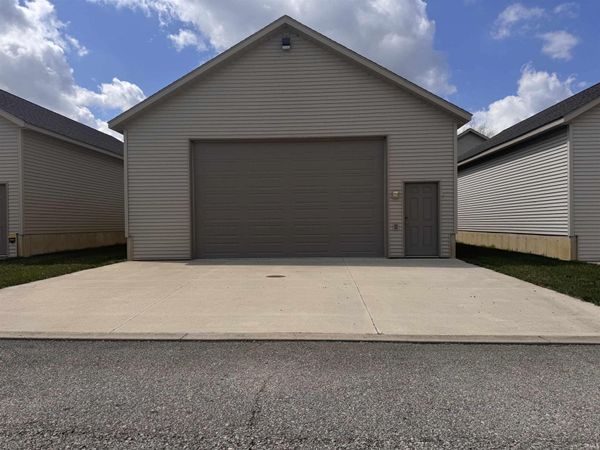 2385 W Orland Road, Unit B19, Angola, IN 46703