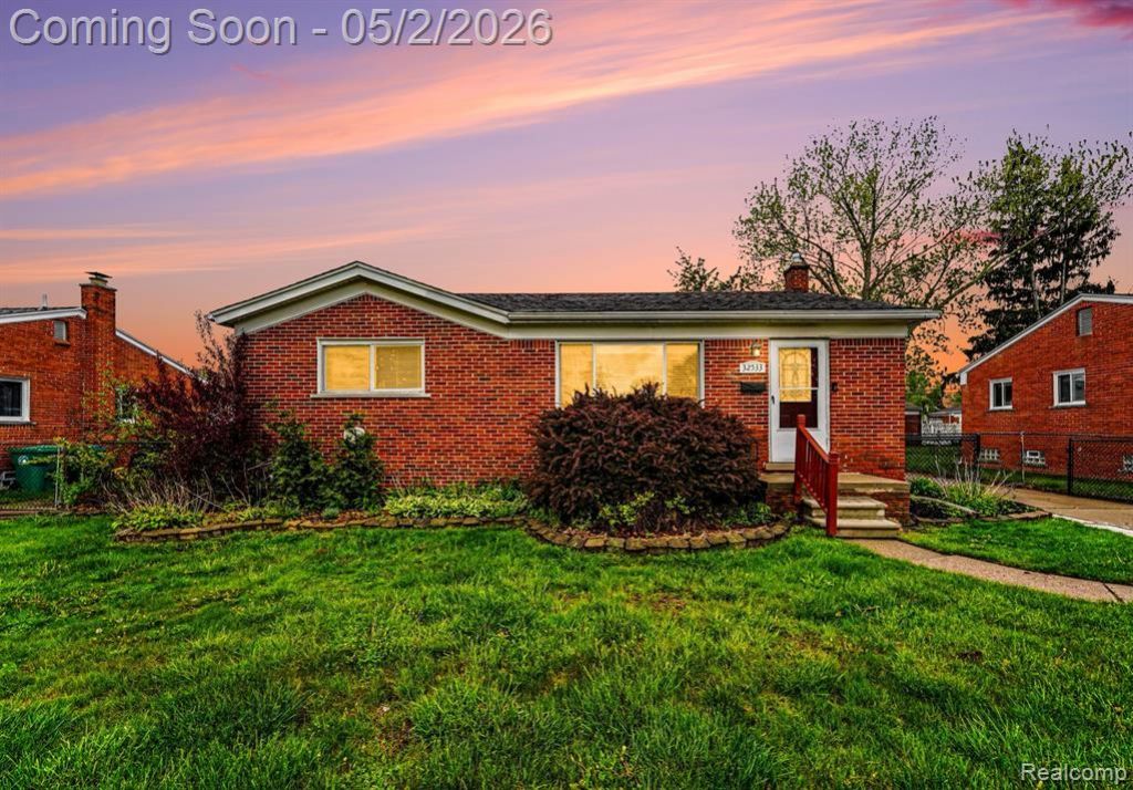 32533 Cambridge Street, Garden City, MI 48135 Main Photo