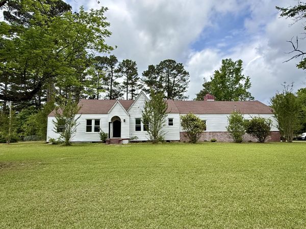 171 White, Louisville, MS 39339