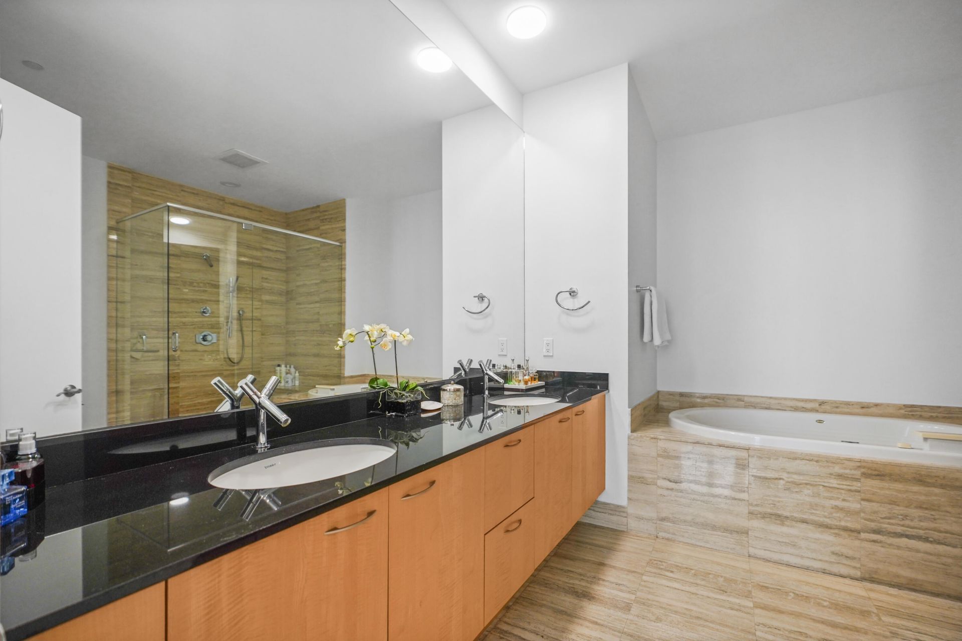 15901 Collins Avenue, Unit 3902, Sunny Isles Beach, FL 33160 Photo
