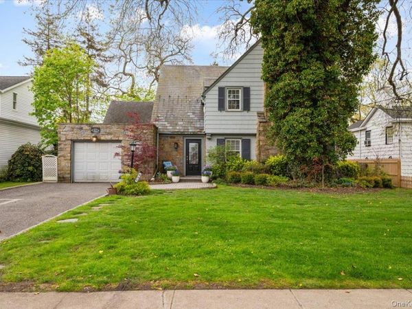 421 Broadway , Lawrence, NY 11559