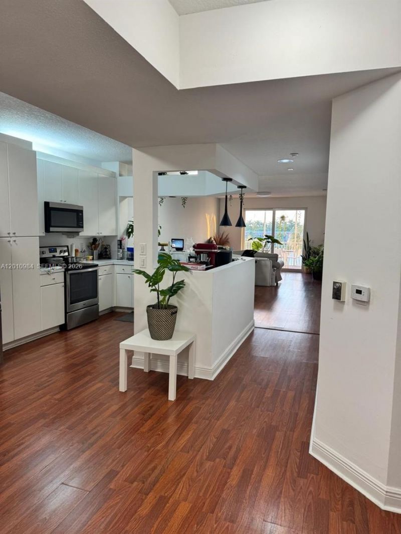 10730 NW 66th St , Unit 313, Doral, FL 33178 Photo