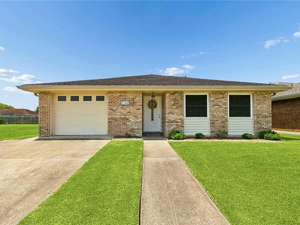 2108 CHARLES Drive , Chalmette, LA 70043