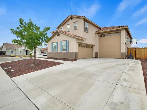 2775 Pink Muhly Dr, Manteca, CA 95337