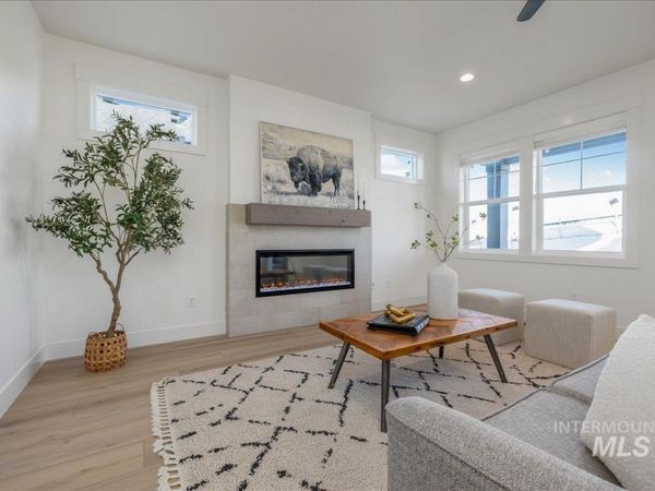 395 E Chevy Dr, Boise, ID 83716