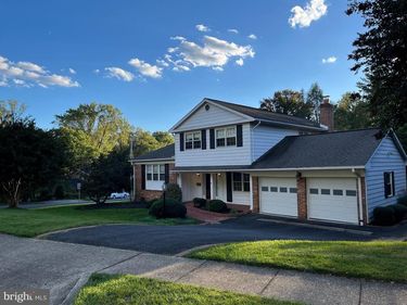 8111 SAXONY DRIVE, ANNANDALE, VA 22003