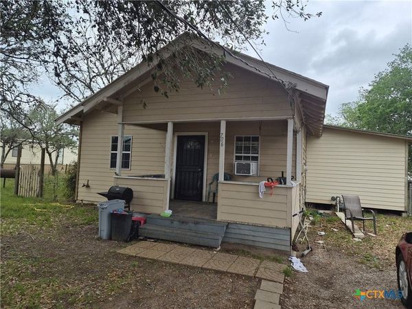 706 Mathew , Yoakum, TX 77995