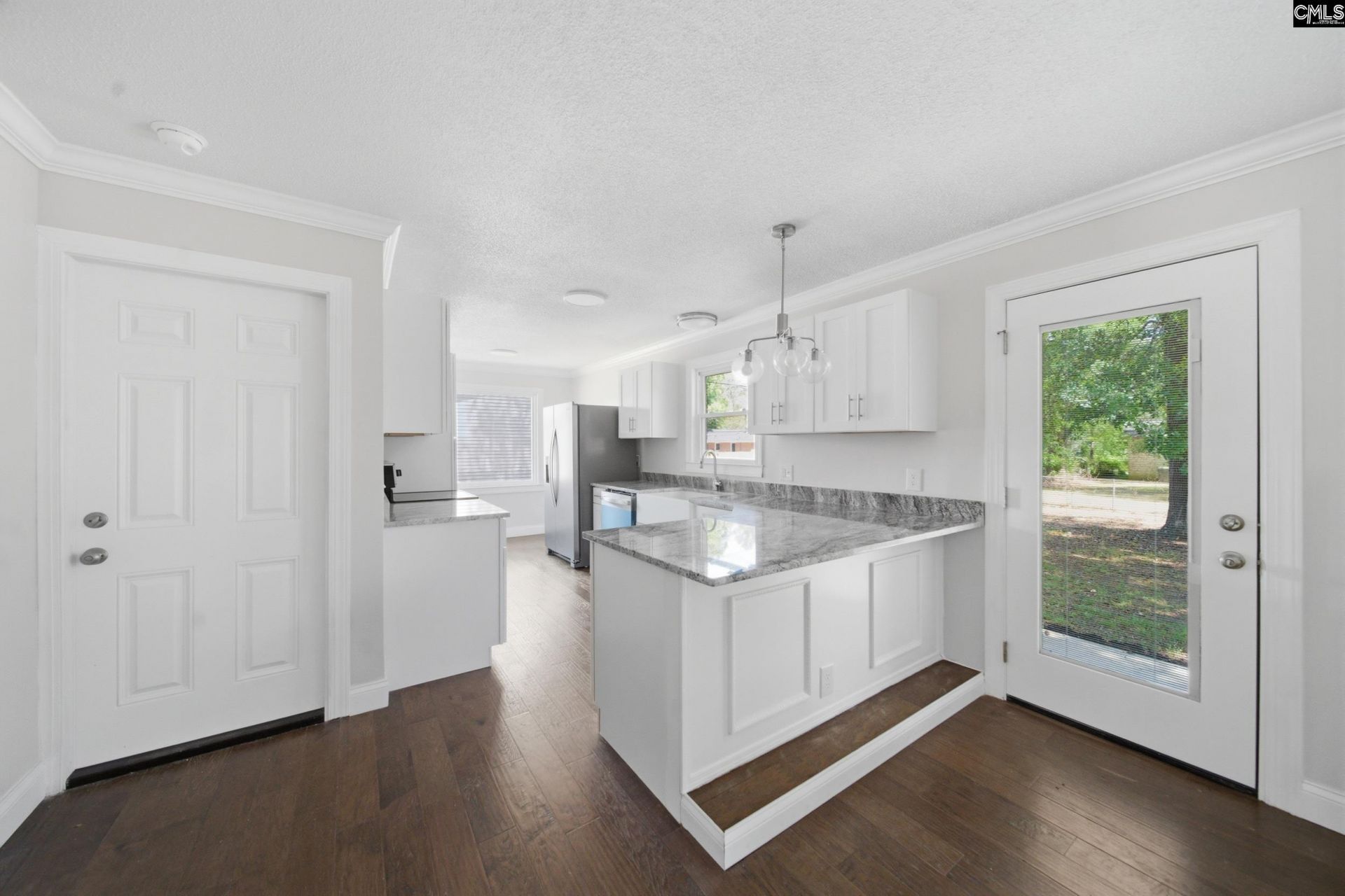 306 Southall Road Photo 12
