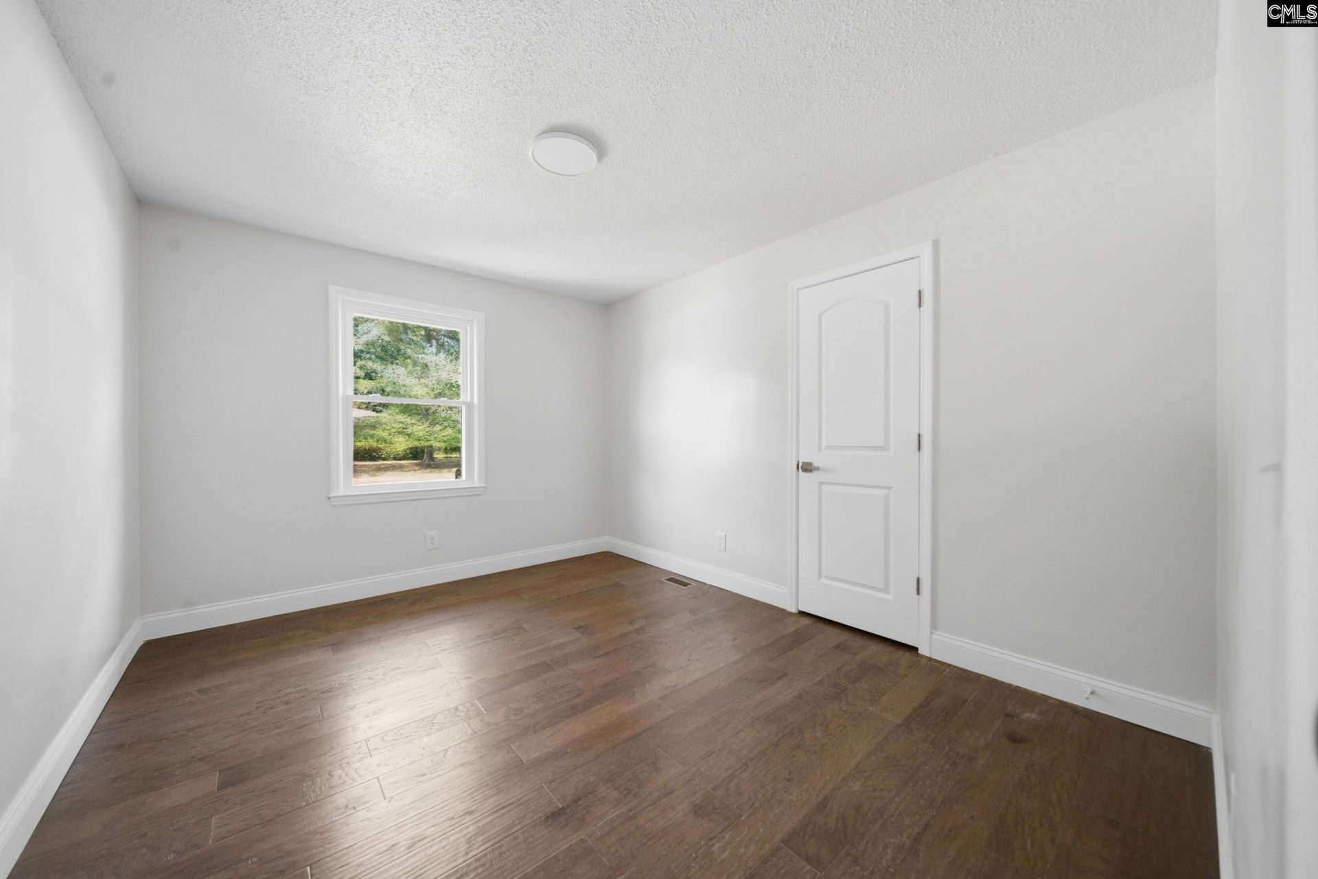 306 Southall Road Photo 13
