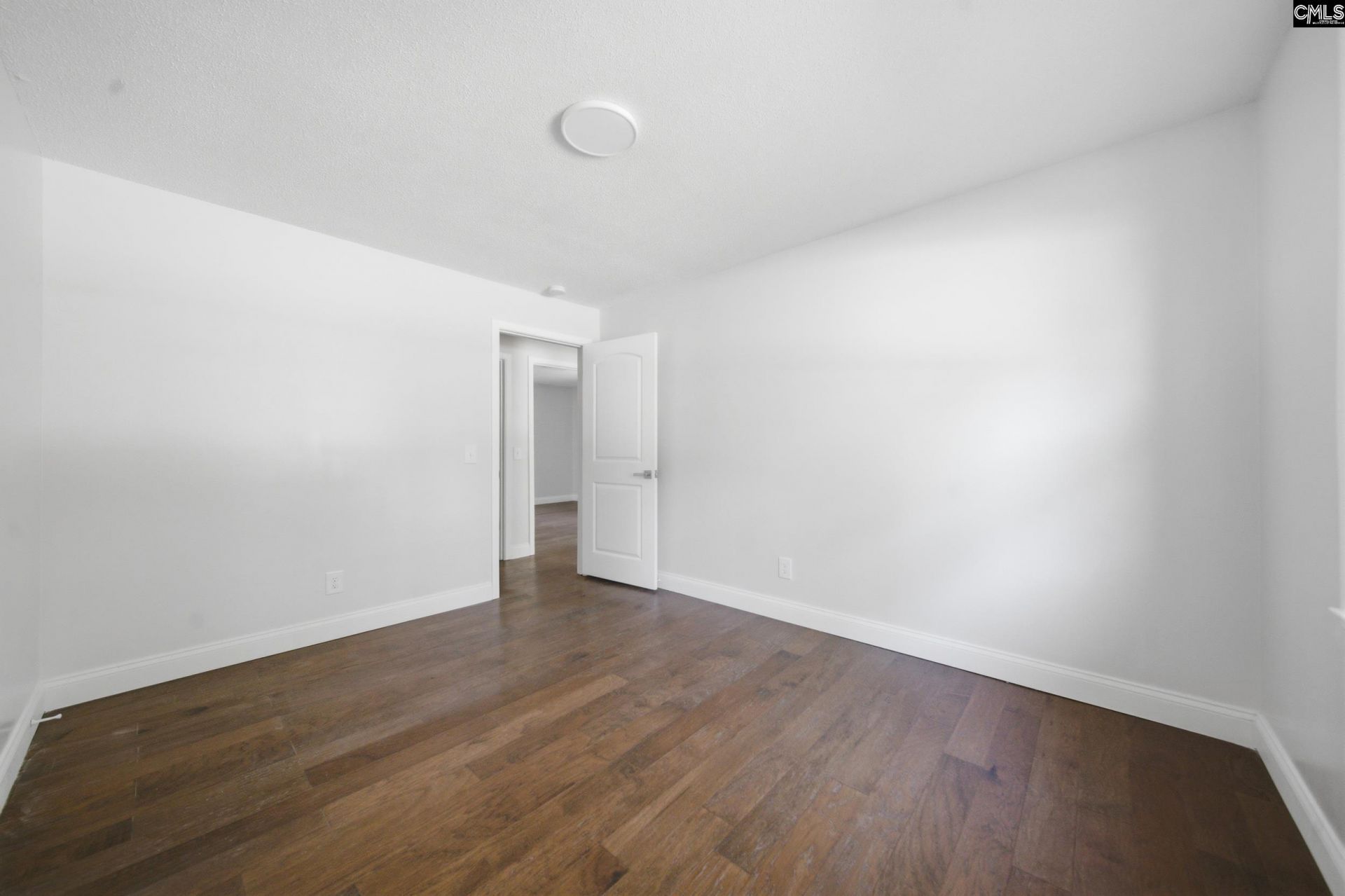 306 Southall Road Photo 14