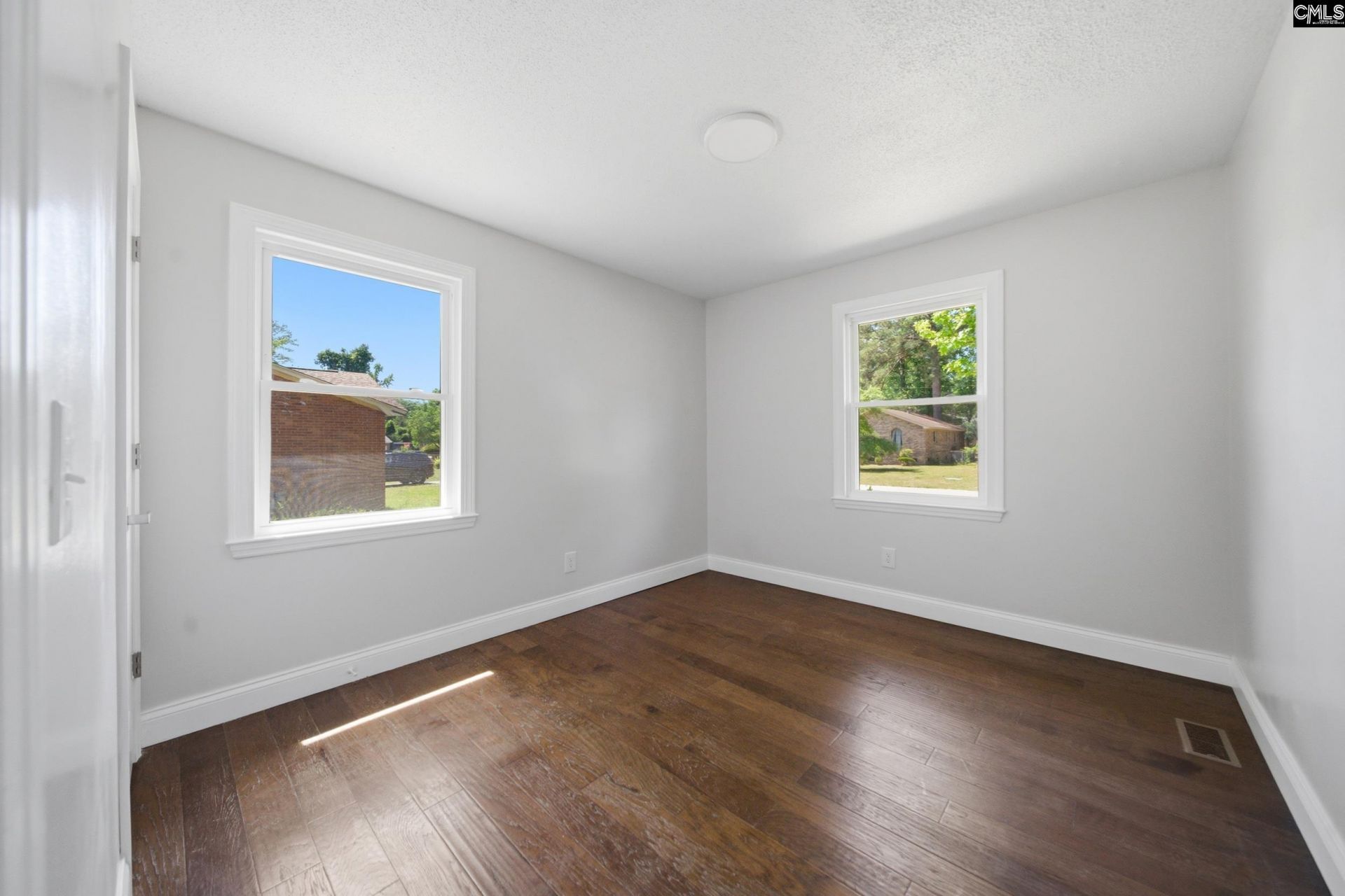 306 Southall Road Photo 15