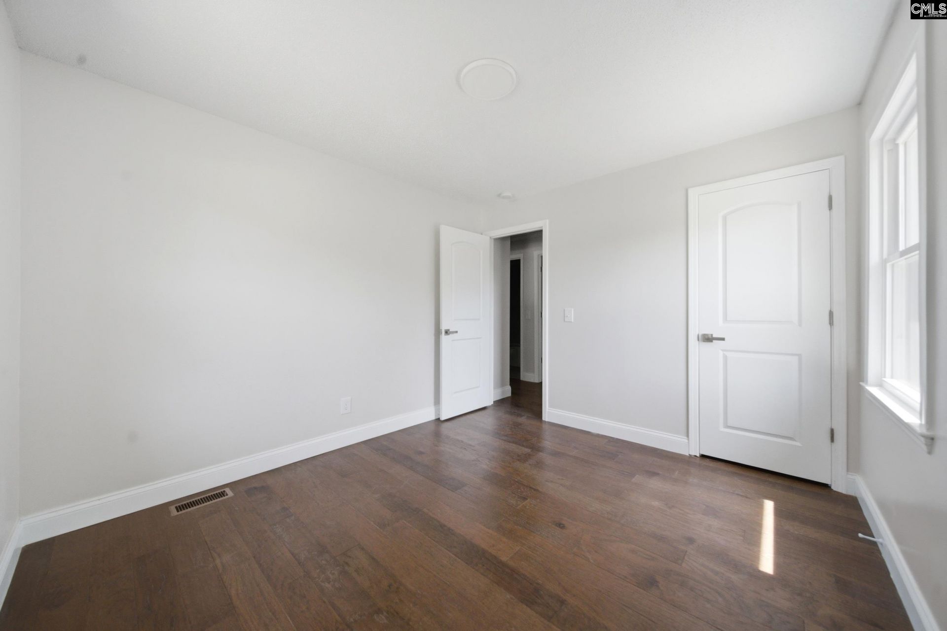 306 Southall Road Photo 16