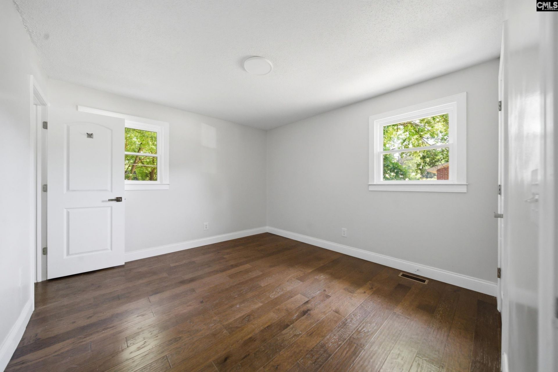 306 Southall Road Photo 17