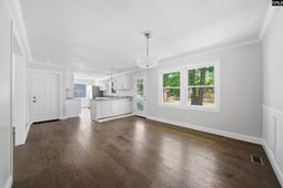 306 Southall Road photo 4