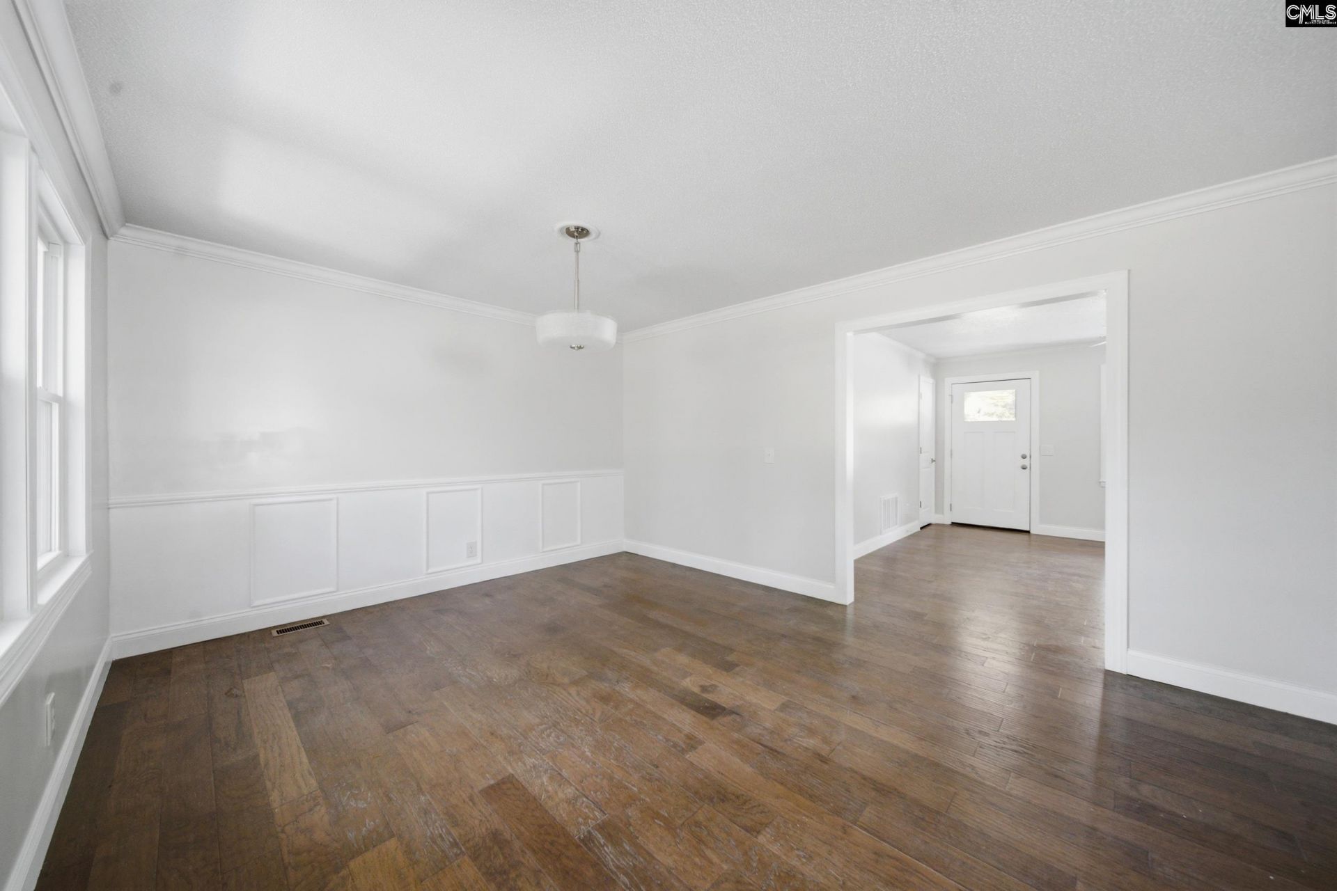 306 Southall Road Photo 7