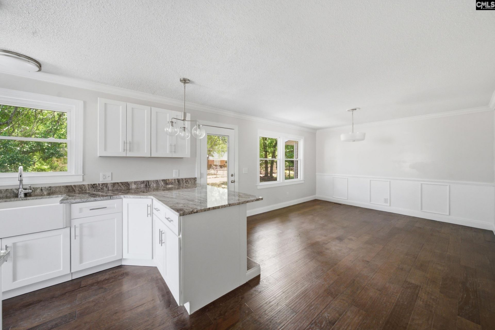 306 Southall Road Photo 8
