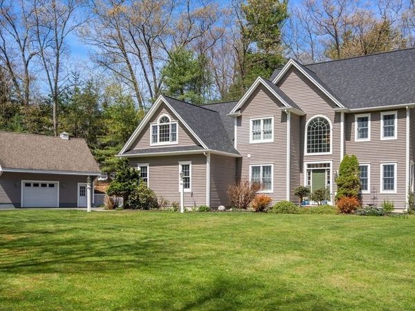 66 Hutchinson Rd, Sutton, MA 01590