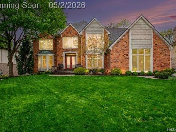 1699 Old Homestead Drive, Rochester Hills, MI 48306