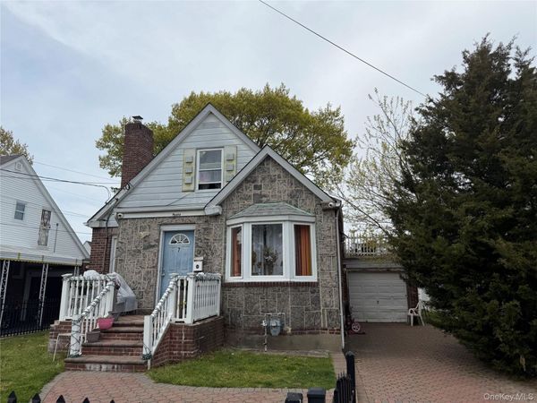 7 Dale Avenue , Hempstead, NY 11550
