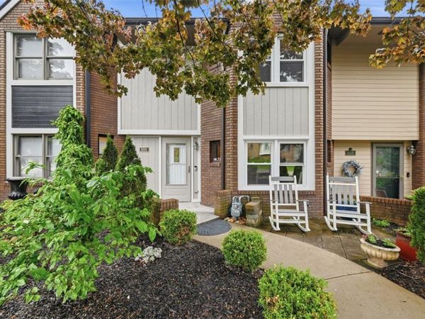 606 Canterbury Dr , Coraopolis, PA 15108
