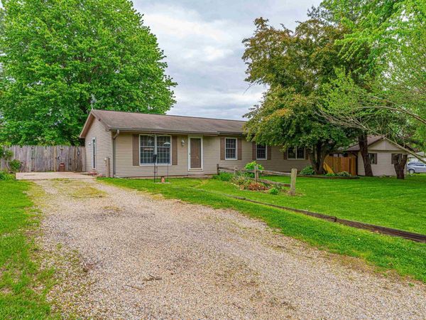 1214 N STATE Street, Lincoln, IL 62656
