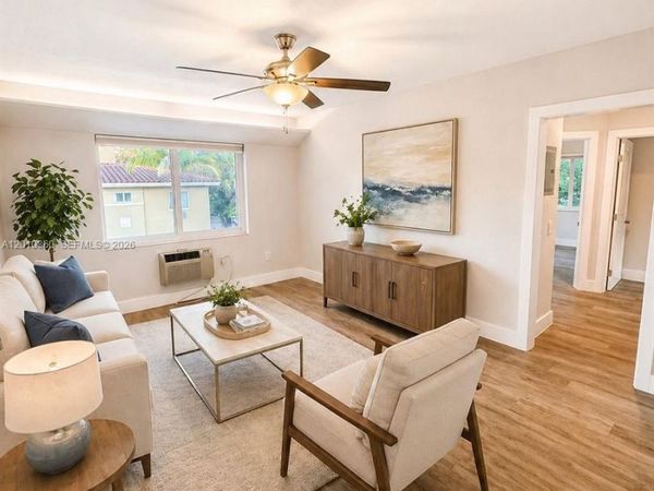125 Edgewater Dr, Unit 9, Coral Gables, FL 33133