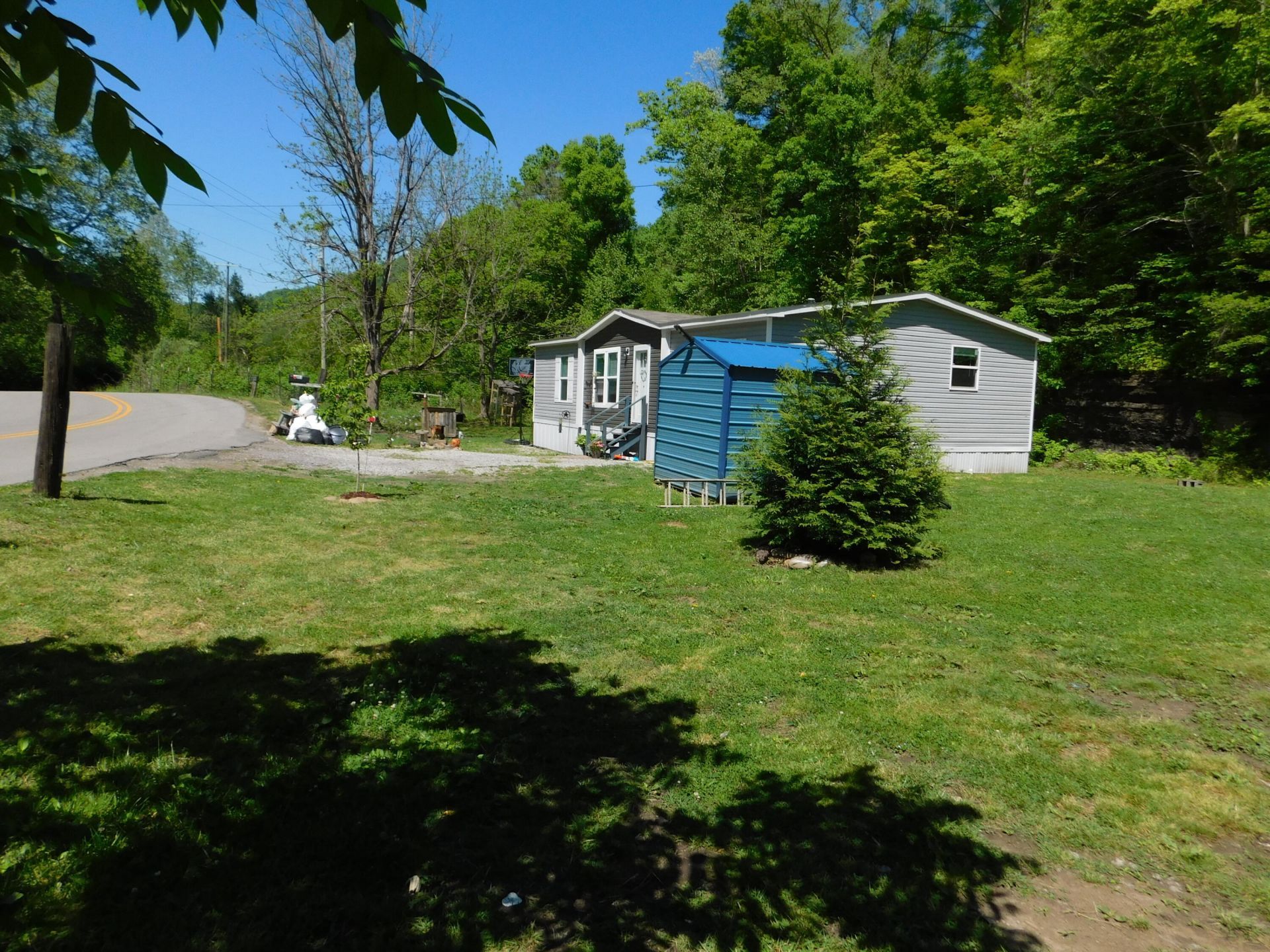 3587 KY-219 , Wallins, KY 40873