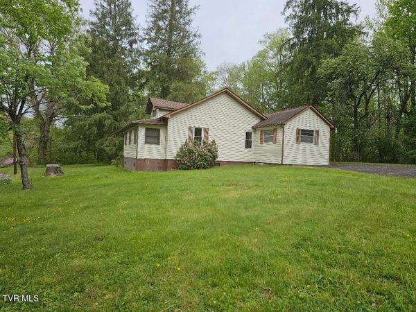 736 Northeast Park Avenue, Norton, VA 24273