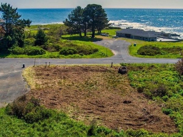 974 Lower Pacific, Shelter Cove, CA 95589
