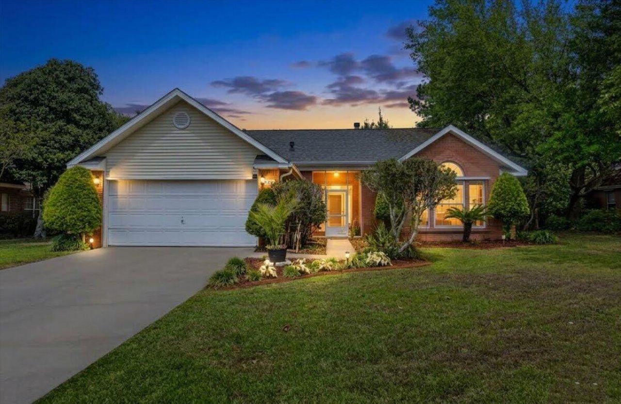 806 Linda Drive, Mary Esther, FL 32569 Main Photo