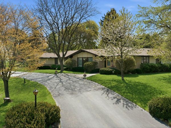 15085 Cascade Dr, Elm Grove, WI 53122