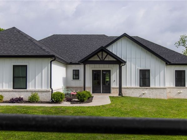 1213 W Pineville Road, Washburn, MO 65772