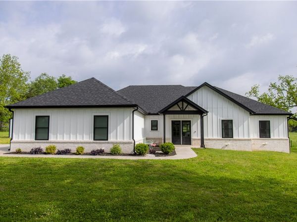 1213 W Pineville Road , Washburn, MO 65772