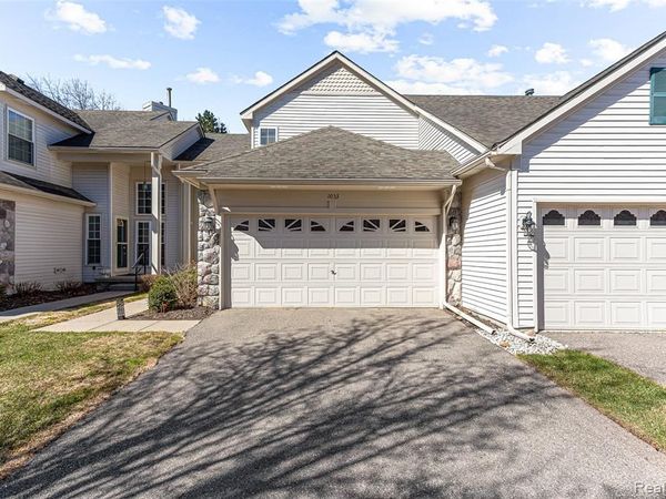 1033 Calpernia, Wixom, MI 48393