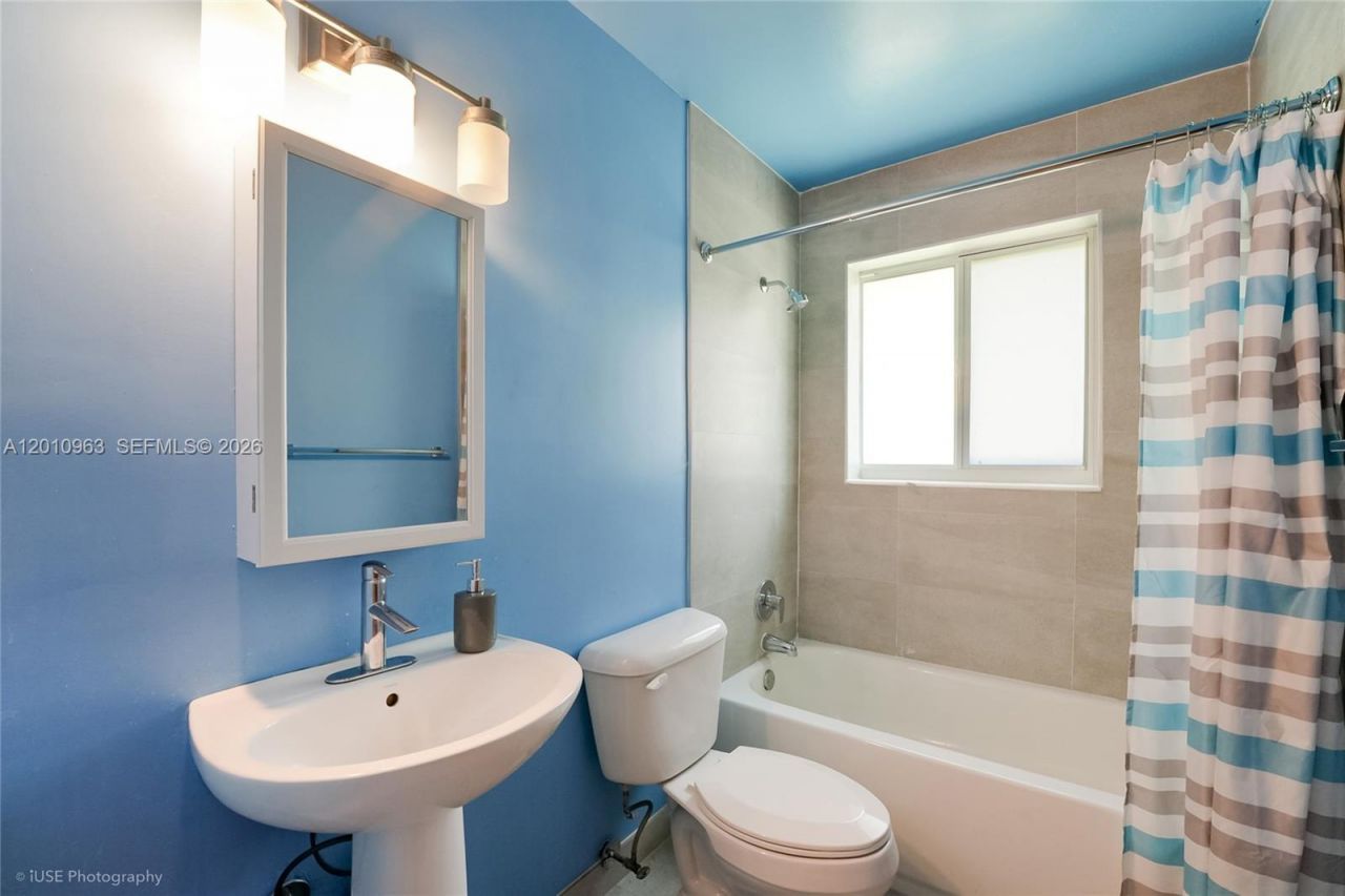 3278 Thomas Ave , Miami, FL 33133 Photo