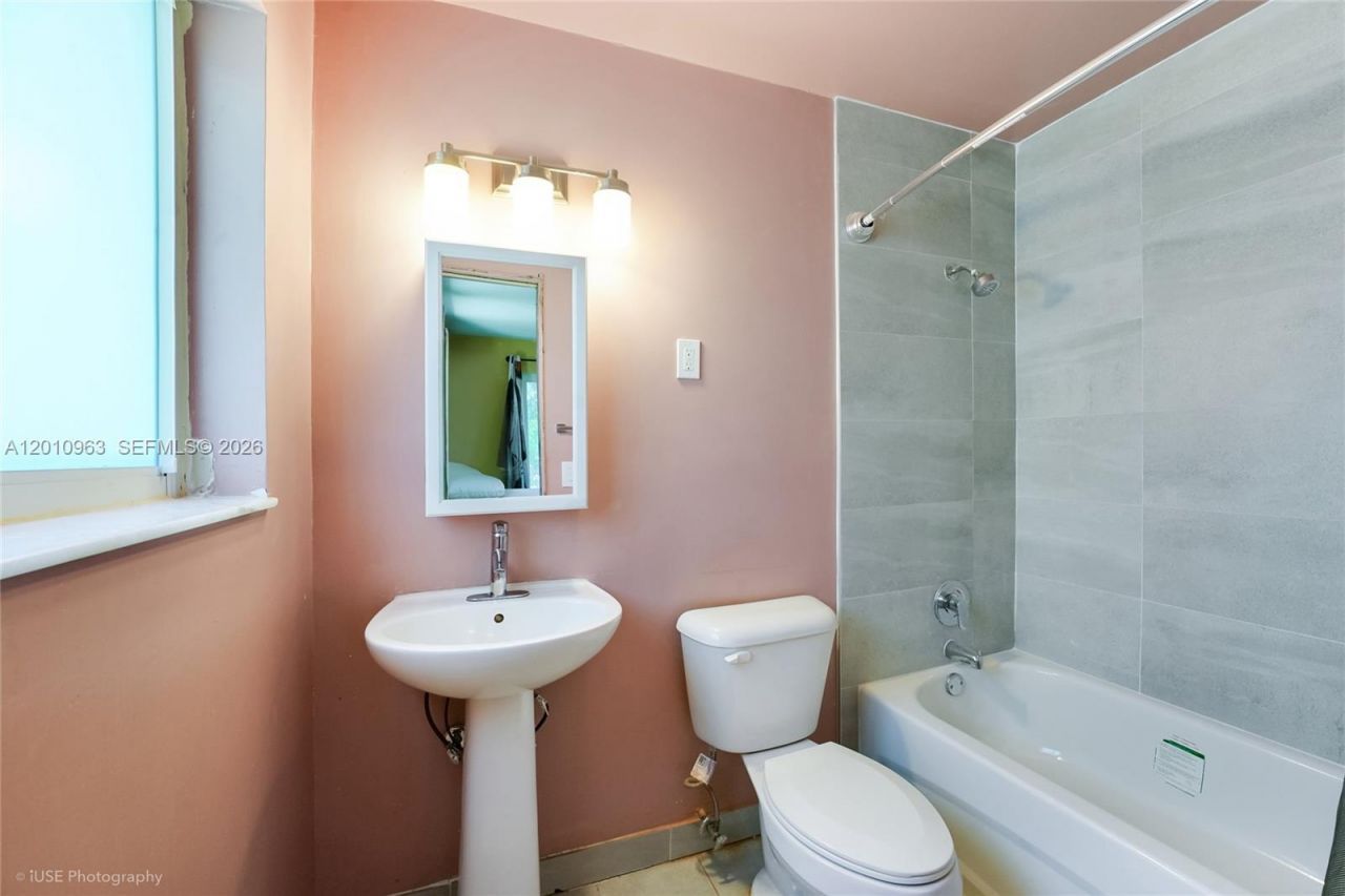 3278 Thomas Ave , Miami, FL 33133 Photo